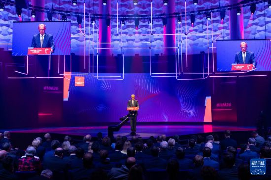 　4月19日，德国总理默茨在汉诺威工业博览会开幕式上致辞。新华社记者 张豪夫 摄