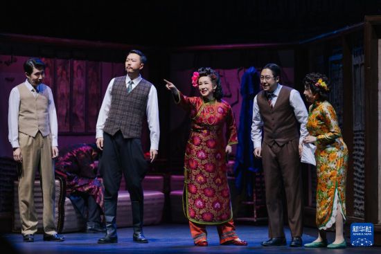 　　这是4月21日在澳大利亚墨尔本帕莱剧场拍摄的中国国家话剧院经典话剧《四世同堂》演出现场。新华社发（主办方供图）