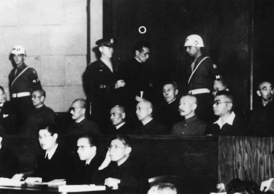 日本战犯等在东京审判现场（资料照片）