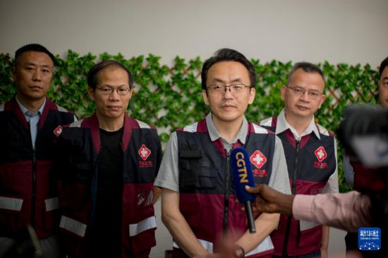 6月2日，援刚果（金）中国抗疫医疗首批专家组成员在刚果（金）首都金沙萨接受采访。新华社发