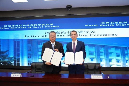 图为签约仪式现场