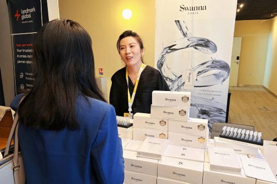 图为第六届中欧(法国)跨境电商论坛的Swanna展区。