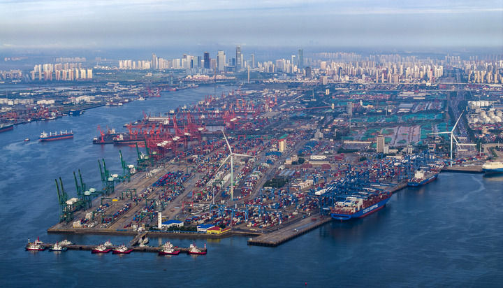 天津港集装箱码头一景(2025年8月22日摄,无人机照片)。新华社记者 赵子硕 摄