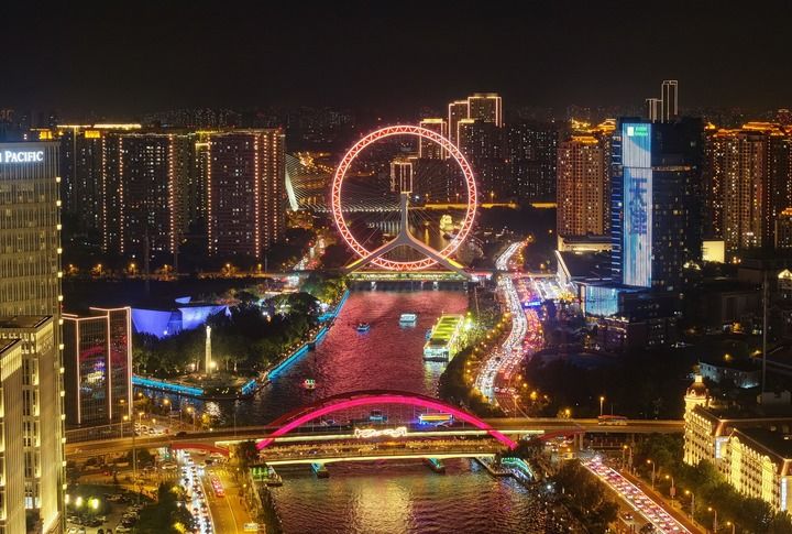 天津海河夜景(2025年8月22日摄,无人机照片)。新华社记者 李然 摄