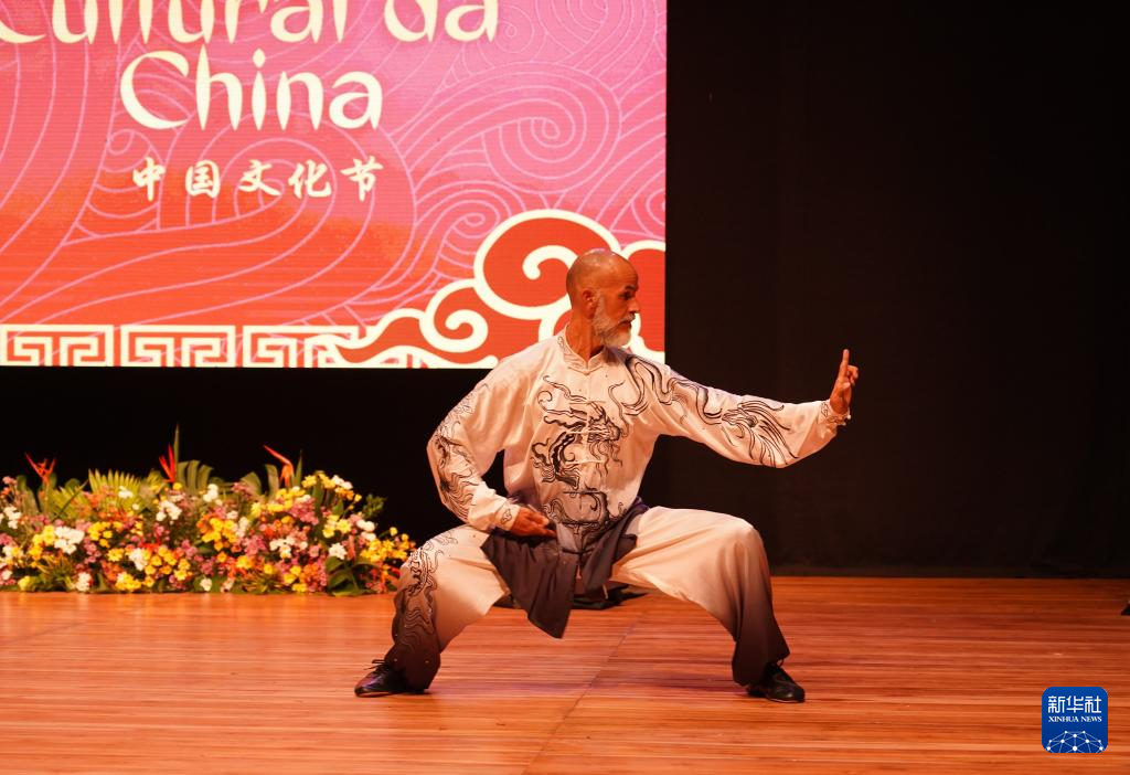 3月7日，演员在第五届帕州中国文化节开幕式上表演。新华社记者 周永穗 摄